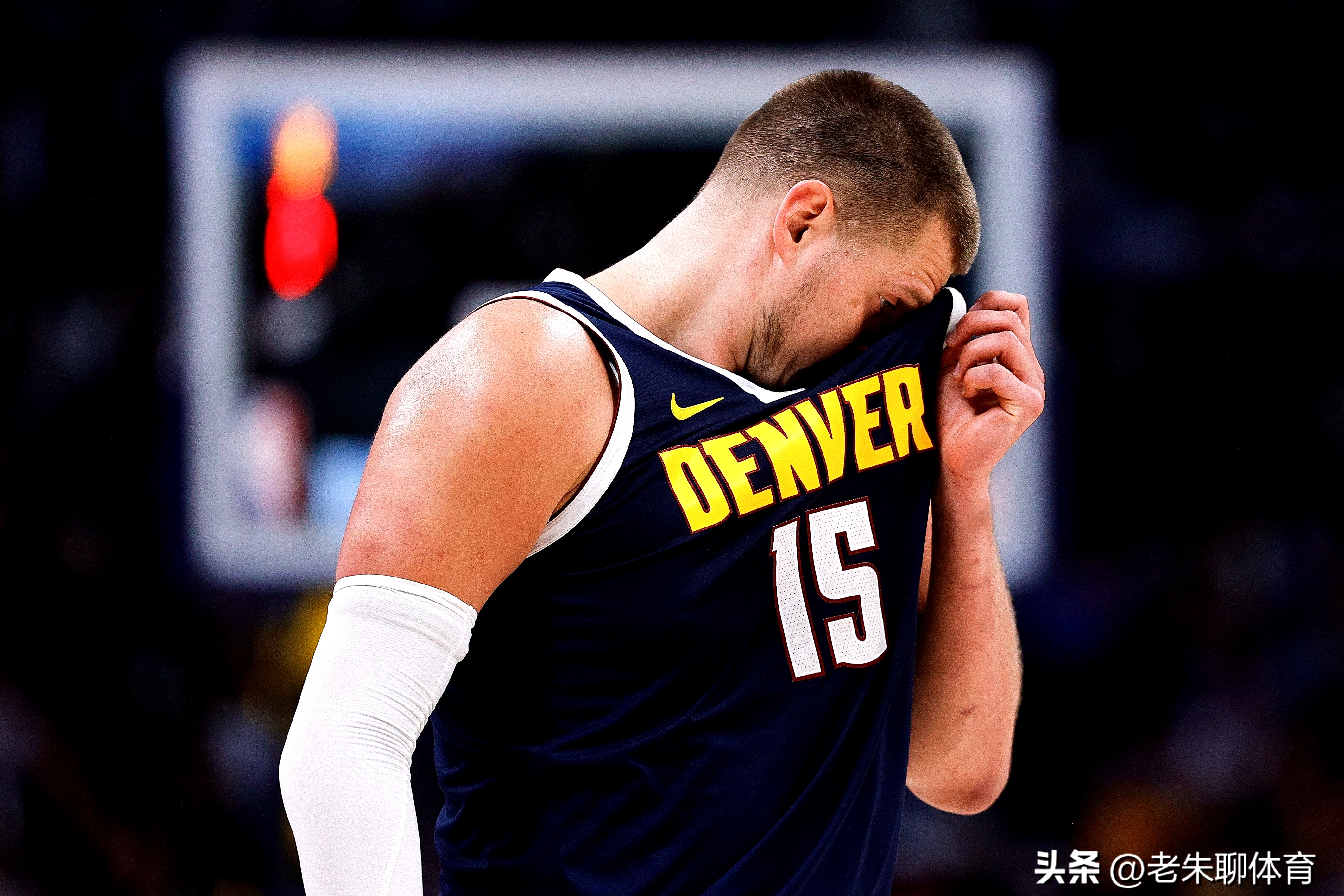 雷霆力克掘金，亚当斯独揽+篮板全场最高