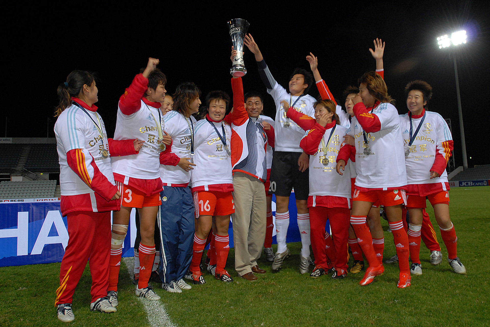 宝盈下载链接-球员们展现出技巧与毅力，争夺最终胜利